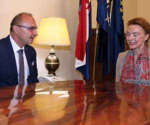 Zagreb, 19.07.2019 - Primopredaja dunosti ministra u Ministarstvu vanjskih i europskih poslova izmeðu Marije Pejèinoviæ Buriæ i Gordana Grliæa Radmana.
foto HINA/ Admir BULJUBAIÆ/ ik