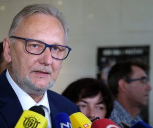 Zagreb, 24.07.2019.-  U Ravnateljstva policije održao se radni sastanak službi za sigurnost cestovnog prometa svih policijskih uprava u Republici Hrvatskoj. U uvodnom izlaganju predstavljeno je stanje sigurnosti u prometu u prvom polugodištu 2019. godine te razlozi za donošenje izmjena i dopuna Zakona o sigurnosti prometa na cestama koje uskoro stupaju na snagu.
Na fotografiji Davor Božinović.
foto HINA/ Edvard ŠUŠAK/ es