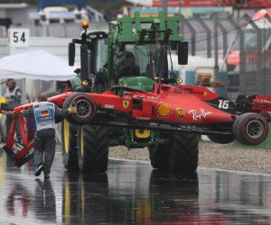 28 July 2019, Baden-Wuerttemberg, Hockenheim: A loader tows away the car of Monegasque Formula One driver Charles Leclerc of Team Scuderia Ferrari after a crash during the 2019 Grand Prix of Germany Formula One race at the Hockenheimring racing track. Photo: Jan Woitas/dpa-Zentralbild/dpa
