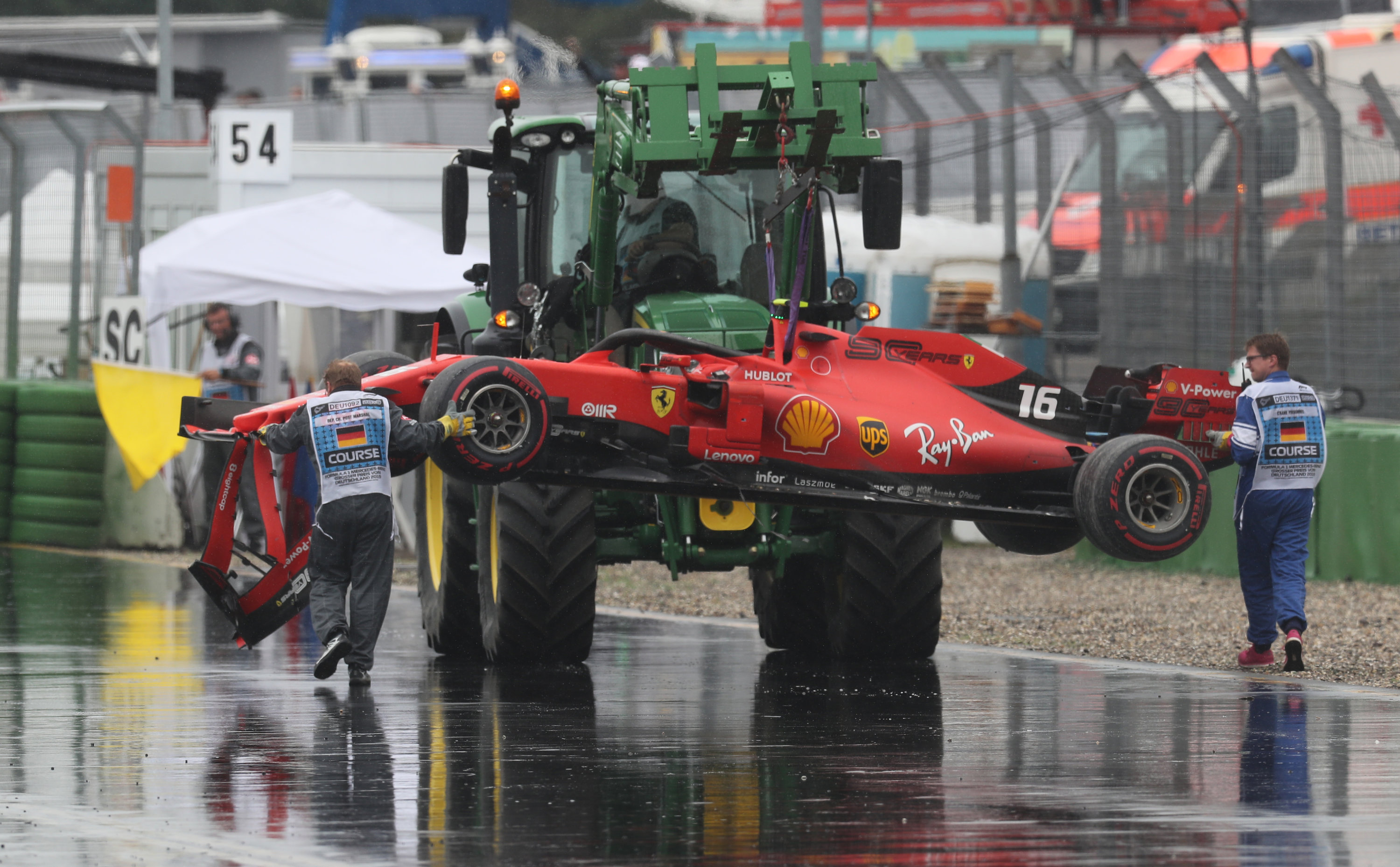28 July 2019, Baden-Wuerttemberg, Hockenheim: A loader tows away the car of Monegasque Formula One driver Charles Leclerc of Team Scuderia Ferrari after a crash during the 2019 Grand Prix of Germany Formula One race at the Hockenheimring racing track. Photo: Jan Woitas/dpa-Zentralbild/dpa
