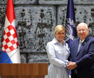 epa07747106 Croatian President Kolinda Grabar-Kitarovic (L) shakes hands with Israeli President Reuven Rivlin (R) during an official welcome ceremony at the President's Residence in Jerusalem, Israel, 29 July 2019.  EPA/ABIR SULTAN