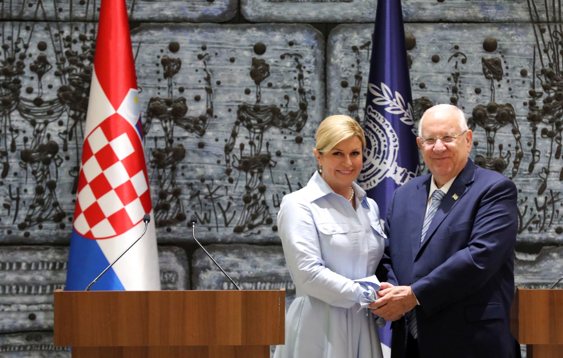 epa07747106 Croatian President Kolinda Grabar-Kitarovic (L) shakes hands with Israeli President Reuven Rivlin (R) during an official welcome ceremony at the President's Residence in Jerusalem, Israel, 29 July 2019.  EPA/ABIR SULTAN