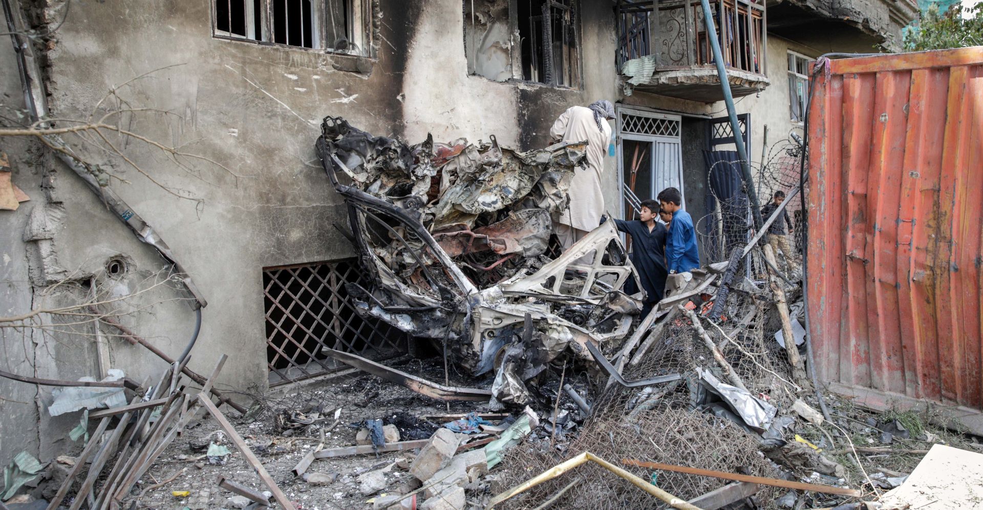 epa07747161 Children look at damaged buildings a day after a suicide attack followed by a gunfight against the office of Afghan former chief of intelligence and current candidate for first vice president of Ashraf Ghani, in Kabul, Afghanistan, 29 July 2019. According to reports, at least 20 people were killed and 50 others wounded in the incident which targeted the office of Amrullah Saleh.  EPA/HEDAYATULLAH AMID