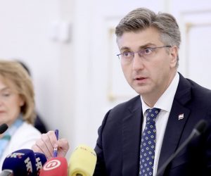 03.07.2019., Zagreb - Predsjednik Vlade Andrej Plenkovic predsjedao je u Banskim dvorima sjednicom Nacionalnoga vijeca za uvodjenje eura kao sluzbene valute u Republici Hrvatskoj.
Photo: Patrik Macek/PIXSELL
