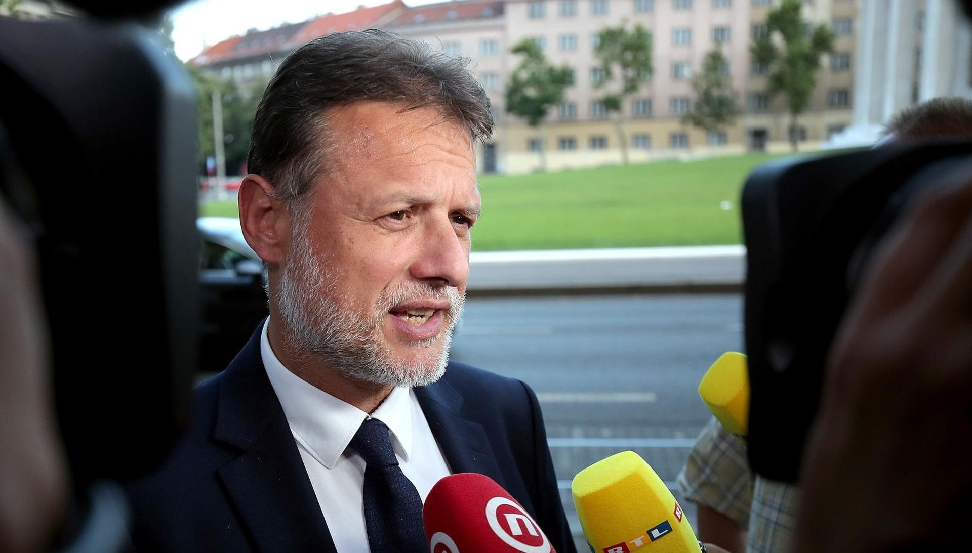 03.07.2019., Zagreb - Dolazak celnika HDZ-a u srediste stranke na sastanak uzeg Predsjednistva HDZ-a oko aktualnih zbivanja na kojem ce se razgovarati o ministru Lovri Kuscevicu i o koalicijskom partneru HNS-u. Gordan Jandrokovic. 
Photo: Goran Stanzl/PIXSELL