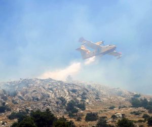 04.07.2019., Grebastica - Veliki pozar izbio je iznad Grebastice, na neprisutacnom terenu. Dva kanadera pomogi su vatrogasnim zemaljskom snagama. Photo: Dusko Jaramaz/PIXSELL