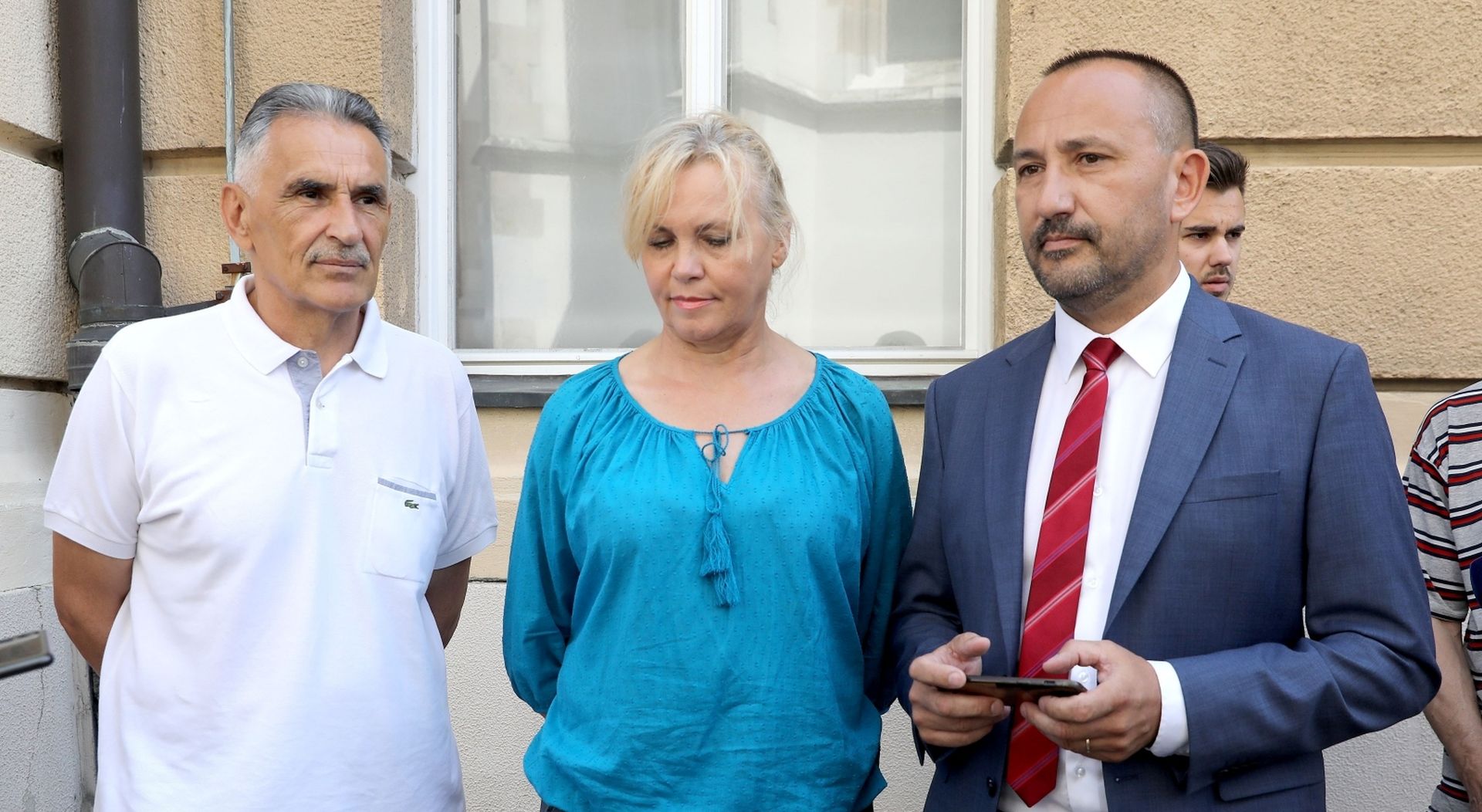 05.07.2019., Zagreb - Hrvatski suverenisti odrzali su ispred Sabora konferenciju za medije na kojoj su optuzili predsjednicu Kolindu Grabar Kitarovic za nedosljednost u stavovima. Pero Kovacevic, Rozalija Bartolic, Hrvoje Zekanovic Photo: Patrik Macek/PIXSELL