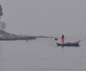 06.01.2018., Savudrija - Novinarska ekipa iz Muenchena radi specijalni prilog o stanju u Savudrijskoj vali nakon odluke Arbitraznog suda o razgranicenju Hrvatske i Slovenije. Zatekli su ribare nakon ulova. 
Photo: Dusko Marusic/PIXSELL