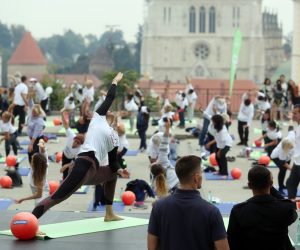 U sklopu projekta Aktivna Hrvatska održan trening joge na platou Gradec 06.10.2018., Zagreb - . U sklopu sportsko-edukativno projekta Aktivna Hrvatska odrzan je trening joge na platou Gradec. Trening je vodila svjetski priznata instruktorica Sandra Petra Pintaric. 
 Photo: Borna Filic/PIXSELL