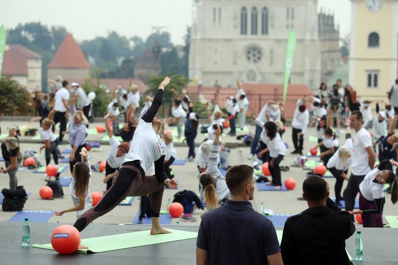 U sklopu projekta Aktivna Hrvatska održan trening joge na platou Gradec 06.10.2018., Zagreb - . U sklopu sportsko-edukativno projekta Aktivna Hrvatska odrzan je trening joge na platou Gradec. Trening je vodila svjetski priznata instruktorica Sandra Petra Pintaric. 
 Photo: Borna Filic/PIXSELL