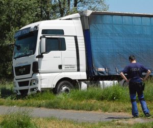 07.06.2019., Novska - Na odmoristu autoceste izmedju Novske i Okucana doslo je do naleta kamiona na grupu ljudi koji su se nalazili izvan svojih vozila. Dvoje su osobe smrtno stradale. Photo: Ivica Galovic/PIXSELL
