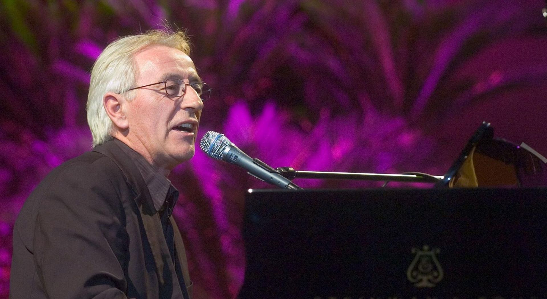 12.02.2008.,Zagreb - Lisinski,humanitarni koncert Rotary kluba Zagreb Kaptol.Oliver Dragojevic.
Photo Marko Prpic/Vecernji list