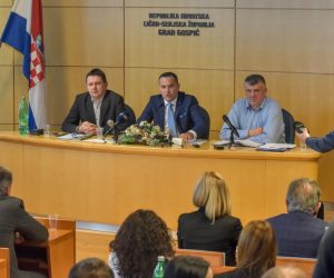 09.04.2019., Gospic -  Odrzana je konstituirajuca sjednica Zupanijske skupstine Licko senjske zupanije. Marijan Kustic (HDZ).
Photo: Dino Stanin/PIXSELL