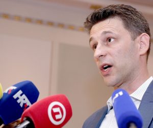 09.07.2019., Zagreb - Predsjednik Mosta Bozo Petrov dao je u Saboru izjavu o ostavci ministra Kuscevica.
Photo: Patrik Macek/PIXSELL