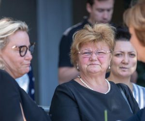 10.07.2019., Zagreb - Socijalni radnici preko drustvenih mreza dogovorili su se da na posao jutros dodju u crnini te da se svi koji mogu okupe pred resornim Ministarstvom u 12 sati i 10 minuta, kada se jucer i dogodila pucnjava u Centru u Djakovu, kako bi upozorili na tezak polozaj u kojem se nalaze. Nada Murganic.
Photo: Davor Puklavec/PIXSELL