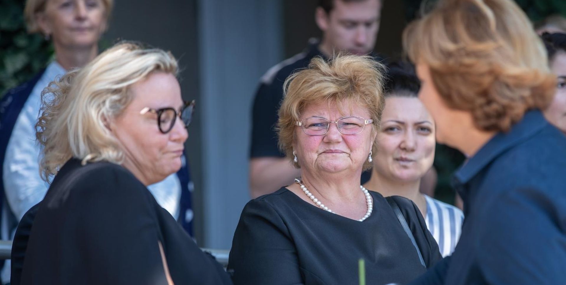10.07.2019., Zagreb - Socijalni radnici preko drustvenih mreza dogovorili su se da na posao jutros dodju u crnini te da se svi koji mogu okupe pred resornim Ministarstvom u 12 sati i 10 minuta, kada se jucer i dogodila pucnjava u Centru u Djakovu, kako bi upozorili na tezak polozaj u kojem se nalaze. Nada Murganic.
Photo: Davor Puklavec/PIXSELL