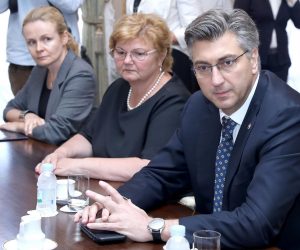 10.07.2019., Zagreb - Dan nakon tragedije u Djakovu premijer Andrej Plenkovic u pratnji ministrice Nade Mugranic primio je izlaslanstvo komore, udruge i sindikata socijalnih radnika.
Photo: Patrik Macek/PIXSELL