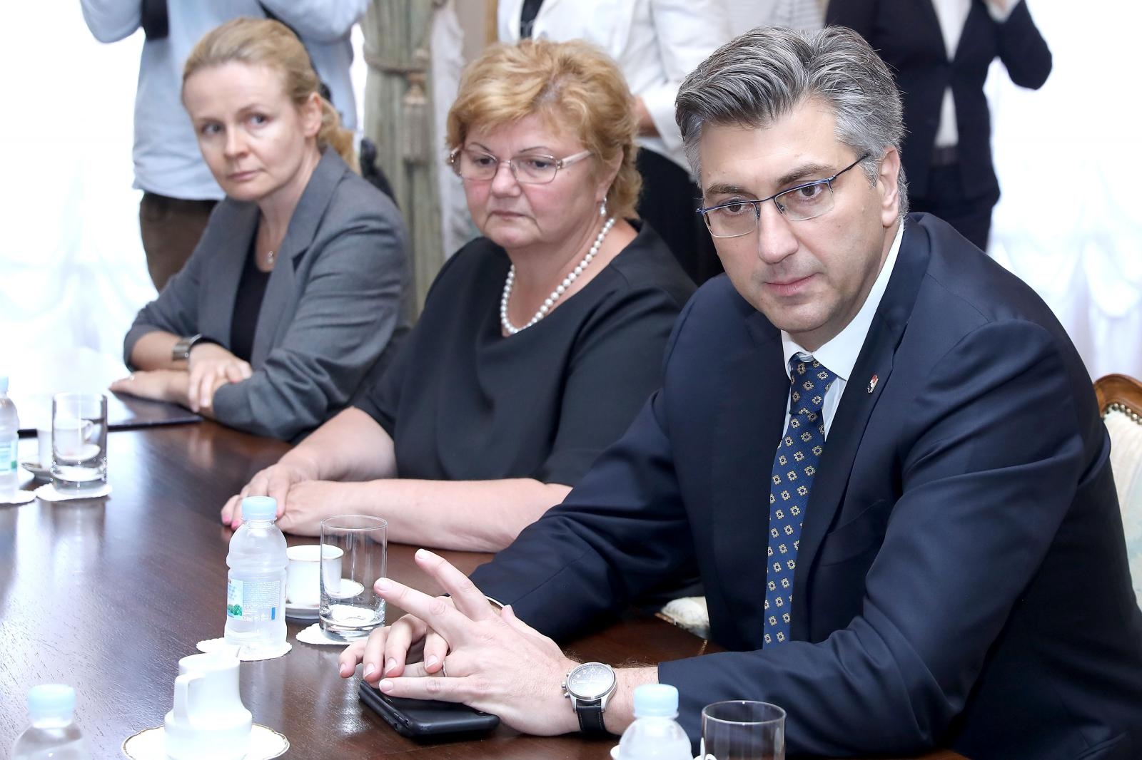 10.07.2019., Zagreb - Dan nakon tragedije u Djakovu premijer Andrej Plenkovic u pratnji ministrice Nade Mugranic primio je izlaslanstvo komore, udruge i sindikata socijalnih radnika.
Photo: Patrik Macek/PIXSELL