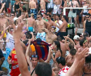 25.07.2010., Zrce, Novalja - Vikend na plazi Zrce u popularnom klubu Aquarius nije prosao bez razuzdane zabave i alkohola.
Photo: Zeljko Mrsic/PIXSELL