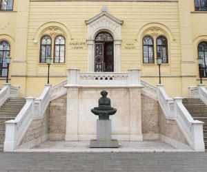 25.01.2011., Zagreb - Ulaz na kojem je onemogucen pristup osobama s invaliditetom. Pravni fakultet Sveucilista u Zagrebu. 
Photo Tomislav Miletic/PIXSELL