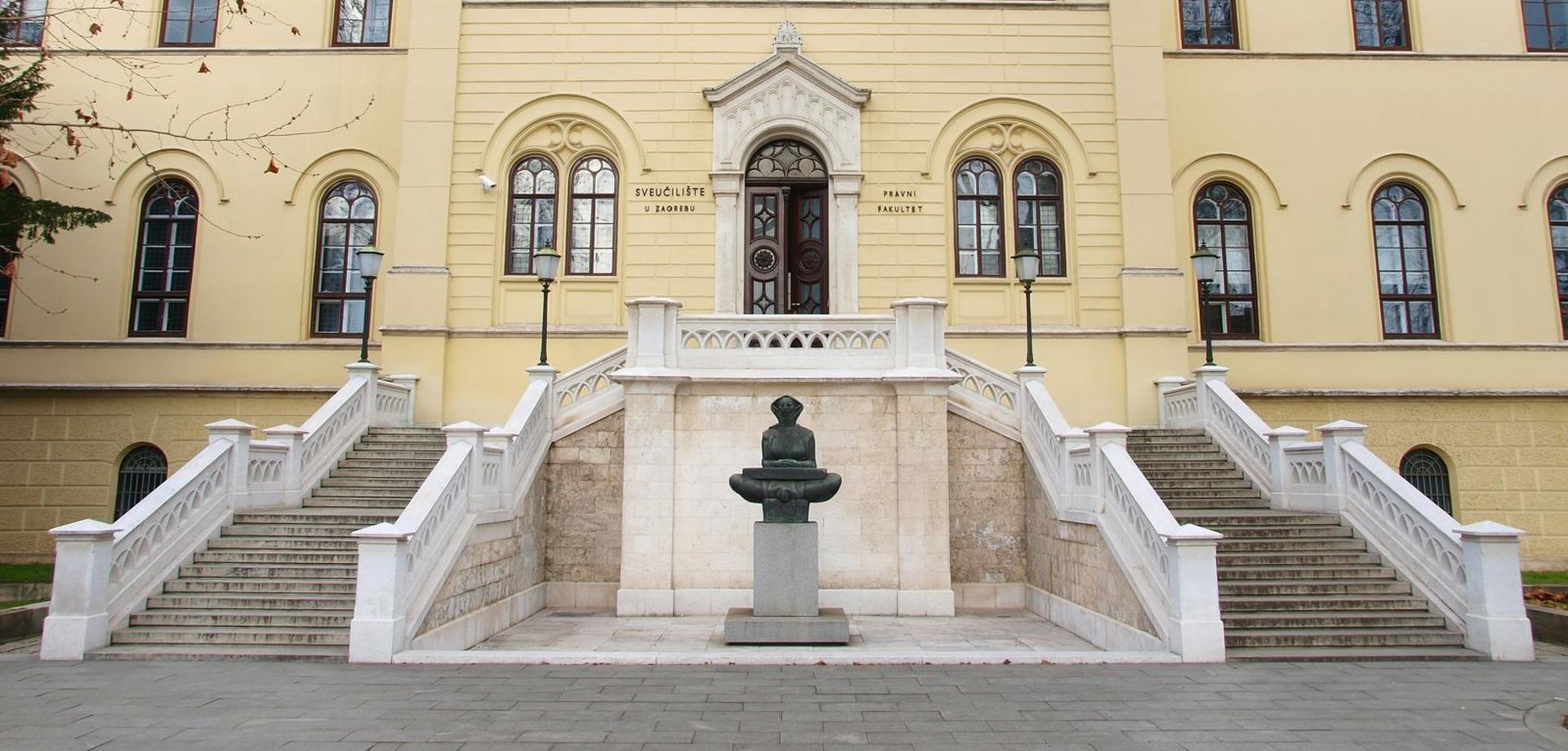 25.01.2011., Zagreb - Ulaz na kojem je onemogucen pristup osobama s invaliditetom. Pravni fakultet Sveucilista u Zagrebu. 
Photo Tomislav Miletic/PIXSELL