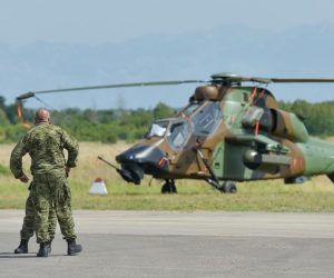12.06.2019., Zemunik - Povodom odrzavanja multinacionalne vojne vjezbe Swift Response 19, u vojarni "Pukovnik Mirko Vukusic" u Zemuniku nalazi se vojna oprema britanskih i francuskih oruzanih snaga koja se koristi za provodjenje vojne vjezbe SR19. Trenutno se u vojarni nalazi vise od 500 pripadnika britanskih i francuskih oruzanih snaga s oko 170 vozila i 15 helikoptera, kao i deset pripadnika Hrvatske vojske s tri vozila. Britanske zracne snage stigle su u Zemunik s helikopterima CH-17 Chinook, AH-64 Apache i AW-159 Wildcat, a francuske zracne snage predstavljaju helikopteri NH 90 Caiman te EC-665 Tiger. Photo: Dino Stanin/PIXSELL