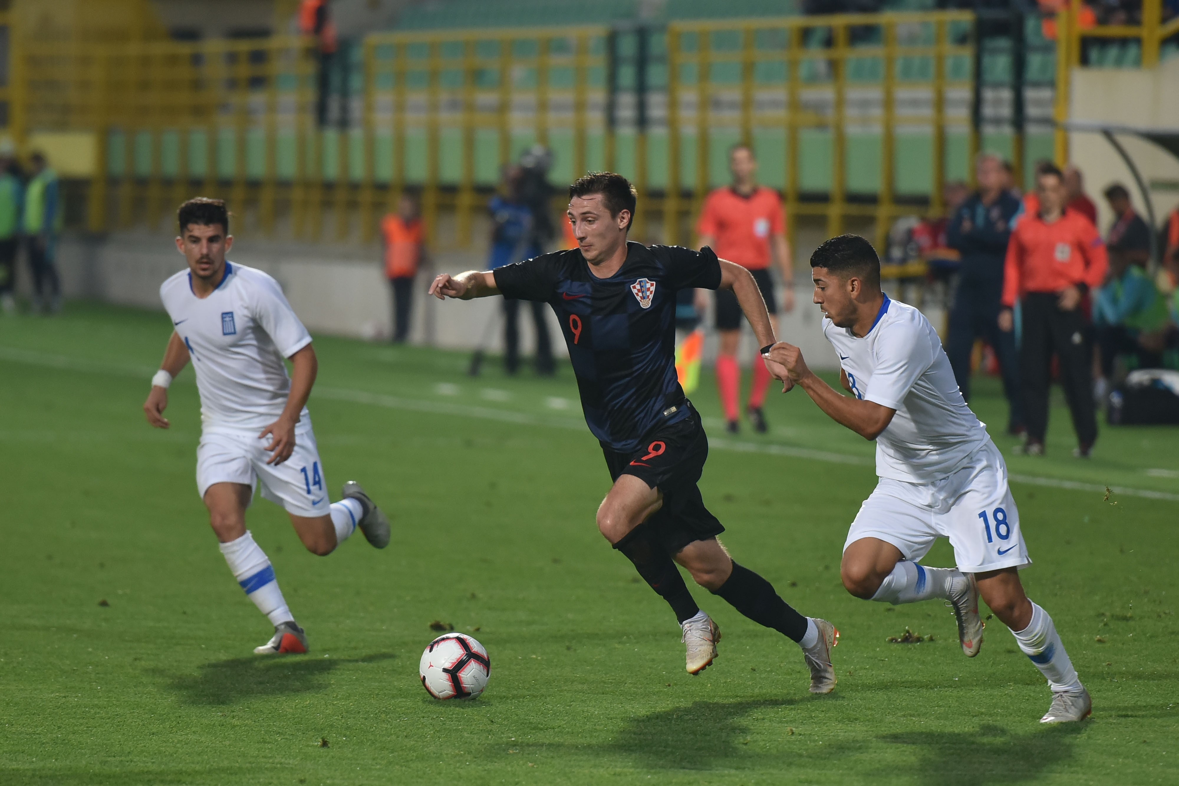 12.10.2018., stadion Aldo Drosina, Pula - Kvalifikacijska utakmica ua U-21  Europsko prvenstvo, Hrvatska - Grcka. Marin Jakolis, Dimitris Liminios
Photo: Dusko Marusic/PIXSELL