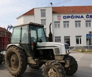 13.03.2017., Ceminac - Prosvjed mjestana zbog novih nameta koje je uveo nacelnik Zlatko Pinjuh, odnosno poreza na koristenje javnih povrsina. 
Photo: Marko Mrkonjic/PIXSELL