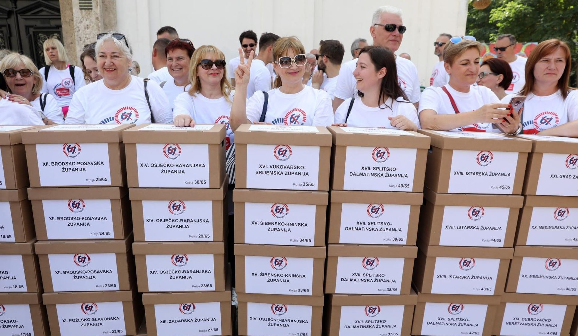 13.06.2019., Zagreb - Predstavnici referendumske inicijative “67 je previše” sastali su se na Trgu svete Katarine te ce u Sabor predati sakupljene potpise za referendum. Photo: Patrik Macek/PIXSELL
