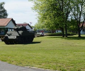 15.05.2018., Petrinja - U vojarni "Pukovnik Predrag Matanovic" polaganjem vijenaca i paljenjem svijeca za poginule hrvatske branitelje zapocelo je obiljezavanje 27. obljetnice osnivanja 2. gardijske brigade "Gromovi". Photo: Nikola Cutuk/PIXSELL