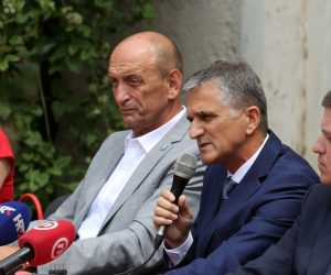 15.07.2019., Novi Vinodolski - Ministar Goran Maric podnio ostavku. U drustvu ministra Olega Butkovica i gradonacelnika Velimira Piskulica.
Photo: Goran Kovacic/PIXSELL