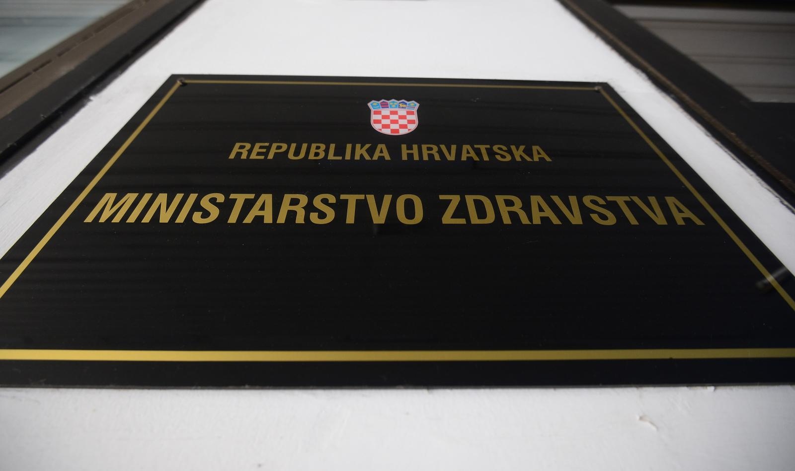 16.08.2018., Zagreb - Grupa aktivnih gradjana s podrucja Grada Zagreba okupila se ispred Ministarstva zdravstva. Zahtijevaju smjenu resornog ministra Milana Kujundzicaa, zbog, kako navode, njegove lose politike u zdravstvu. Kao razloge okupljanja navode i nezadovoljstvo pravima vezanih uz zdravstveno osiguranje te smatraju da ministar Kujundzic snosi odgovornost zbog dogadjaja u Zapresicu, gdje je prije nekoliko dana umro 22-godisnji Matteo Ruzic. 
Photo: Marko Prpic/PIXSELL