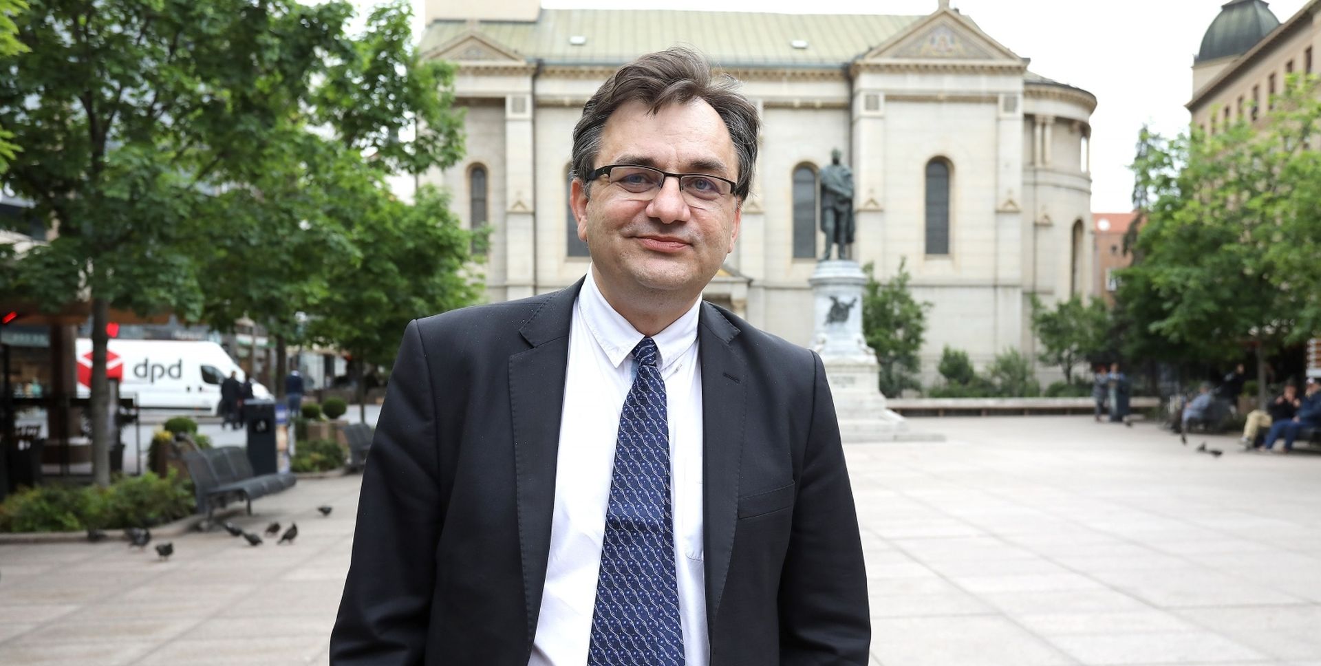 17.05.2019., Zagreb - Kandidat HNS-a Tome Anticic predstavio je na Cvetnom trgu program znanosti, obrazovanja i tehnologije za Europski parlament, a potporu mu je dala i ministrica znanosti i obrazovanja Blazenka Divjak. 
Photo: Patrik Macek/PIXSELL