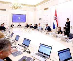 19.06.2019., Zagreb - Vlada RH je svoju 162. sjednicu odrzala u novouredjenoj dvorani Ban Jelacic Banskih dvora. Uz ostalo, na sjednici je povecala kvote za strane radnike. Potpredsjednica Vlade i ministrica vanjskih i europskih poslova Marija Pejcinovic Buric, predsjednik Vlade Andrej Plenkovic. Photo: Patrik Macek/PIXSELL
