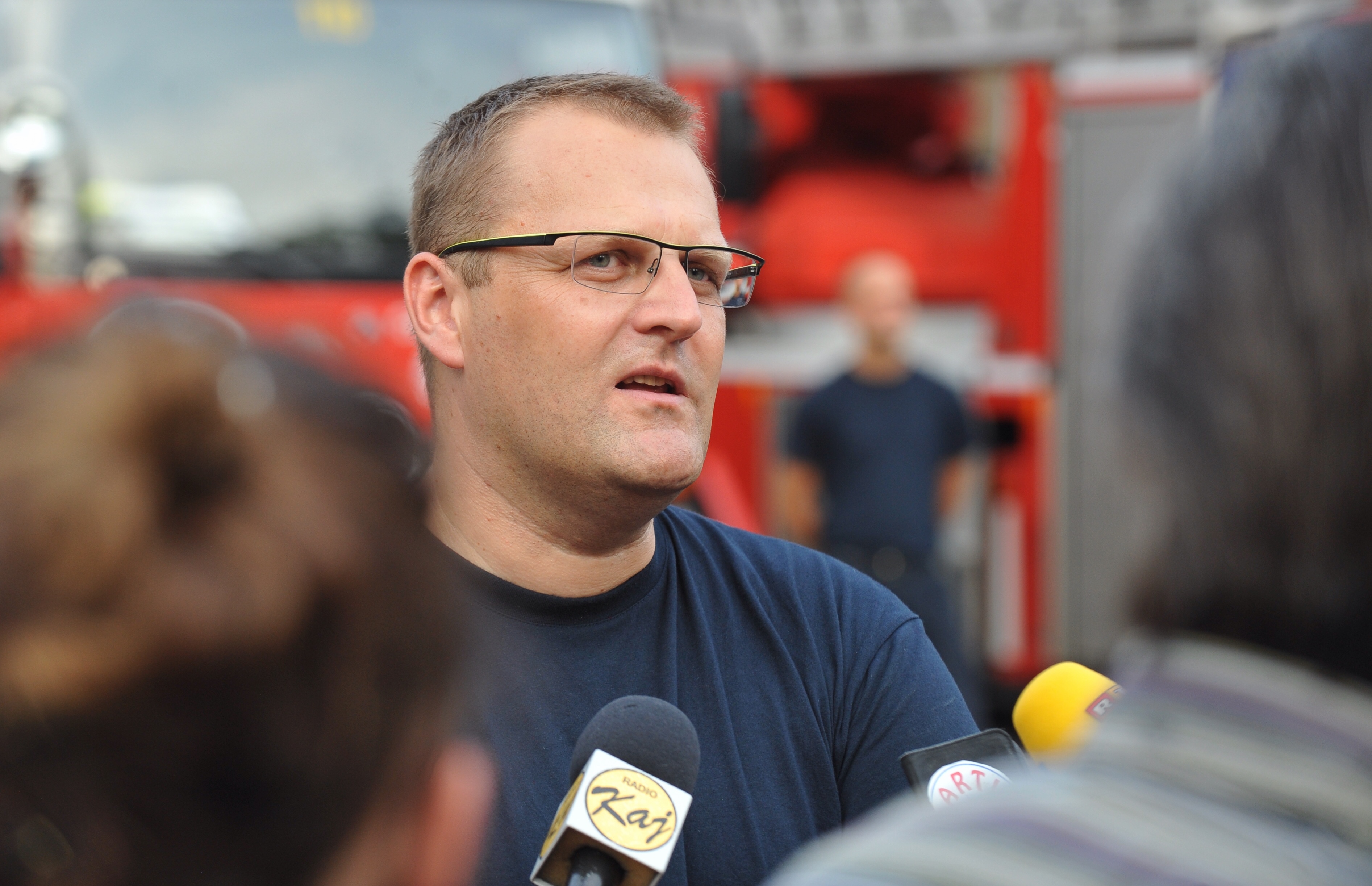 20.07.2017., Zagreb - Stotinjak zagrebackih vatrogasaca koji su u utorak u noci otisli pomoci kolegama koji su se borili s vatrenom stihijom u Splitu i okolici, vratilo se kuci. Gradjani su im u znak zahvalnosti pripremili docek u sjedistu Javne vatrogasne postrojbe u Savskoj ulici. Sinisa Jembrih
Photo: Matija Habljak/PIXSELL