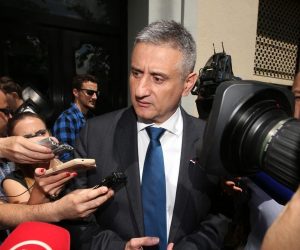 21.06.2016., Zagreb - Tomislav Karamarko odlazi iz sredisnjice HDZ-a. Photo: Robert Anic/PIXSELL