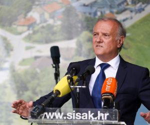 22.06.2019., Sisak - U organizaciji Saveza antifasistickih boraca i antifasista Republike Hrvatske, Sisacko-moslavacke zupanije i Grada Siska, u sumi Brezovica proslavljen je Dan antifasisticke borbe, u znak sjecanja na dan kada je 1941. u sumi Brezovica osnovan Prvi sisacki partizanski odred. Ministar pravosudja Drazen Bosnjakovic Photo: Borna Filic/PIXSELL