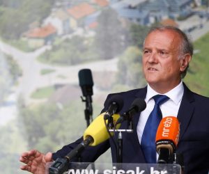 22.06.2019., Sisak - U organizaciji Saveza antifasistickih boraca i antifasista Republike Hrvatske, Sisacko-moslavacke zupanije i Grada Siska, u sumi Brezovica proslavljen je Dan antifasisticke borbe, u znak sjecanja na dan kada je 1941. u sumi Brezovica osnovan Prvi sisacki partizanski odred. Ministar pravosudja Drazen Bosnjakovic Photo: Borna Filic/PIXSELL
