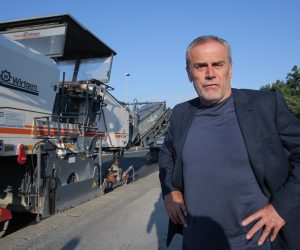 22.07.2019., Zagreb - Gradonacelnik Grada Zagreba Milan Bandic sa suradnicima je obisao Aleju Bologne u kojoj su zapoceli radovi na sanaciji sjevernoga kolnika, od ulice Prigornica do Aleje Seljacke bune, u duzini od 1.400 metara. Photo: Tomislav Miletic/PIXSELL