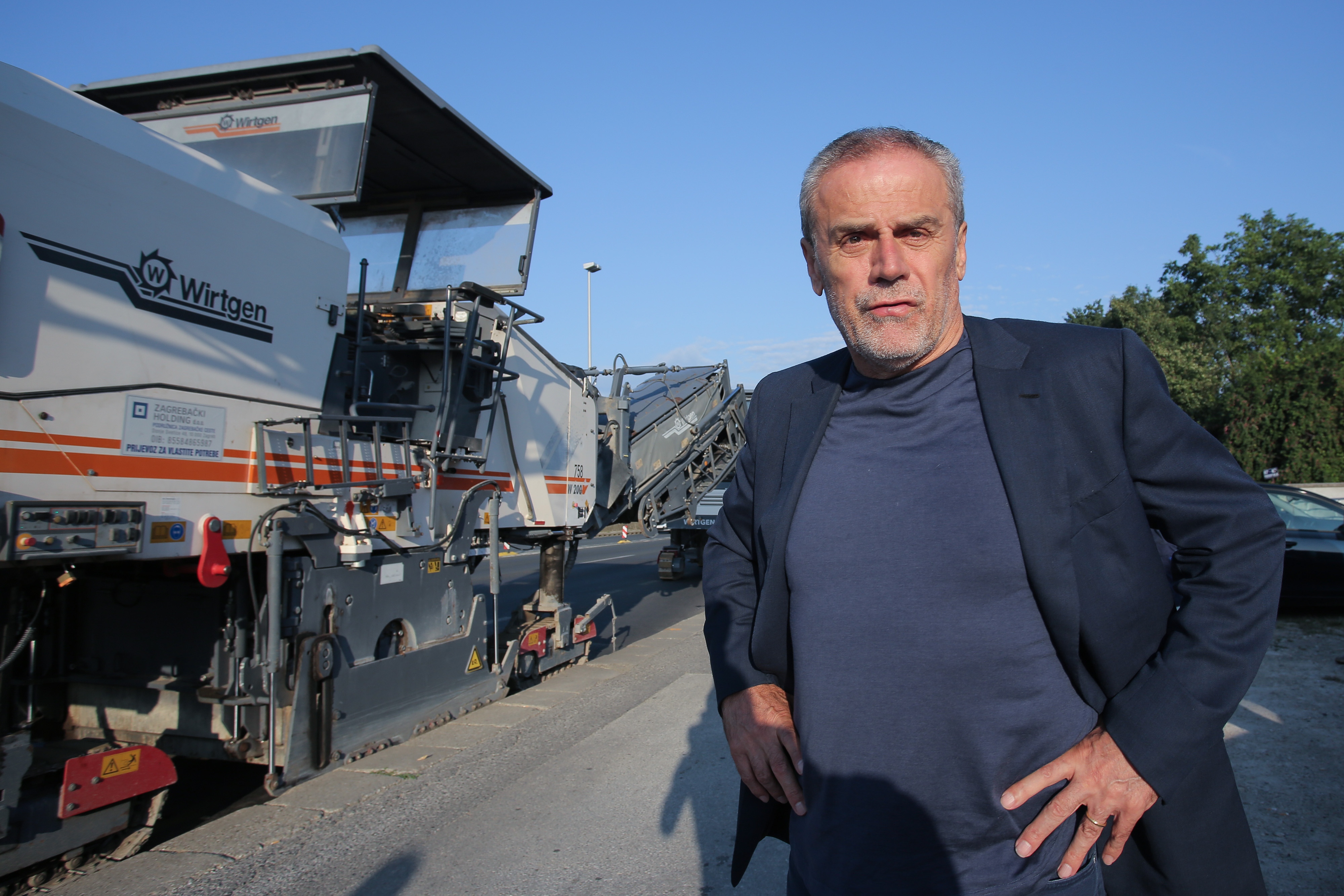 22.07.2019., Zagreb - Gradonacelnik Grada Zagreba Milan Bandic sa suradnicima je obisao Aleju Bologne u kojoj su zapoceli radovi na sanaciji sjevernoga kolnika, od ulice Prigornica do Aleje Seljacke bune, u duzini od 1.400 metara. Photo: Tomislav Miletic/PIXSELL