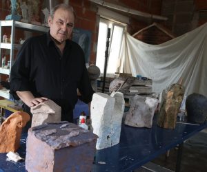 24.03.2017., Kucine - Akademski kipar Kuzma Kovacic u svom ateljeu. Photo: Ivo Cagalj/PIXSELL