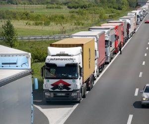 25.04.2017., Bregana - Tegljaci cekaju u koloni za prijelaz slovenske granice. 
Photo: Tomislav Miletic/PIXSELL