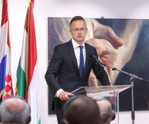 25.07.2019., Zagreb - U Madjarskom institutu urucena su odlikovanja - ministarsku plaketu hrvatskim drzavljanima, vatrogascima i lijecnicima koji su nadljudskim naporima spasili zivote unesrecenih madjarskih drzavljana u prometnoj nesreci kod naplatne postaje sv. Helena. Peter Szijjarto, ministar vanjske trgovine i vanjskih poslova Madjarske. Photo: Luka Stanzl/PIXSELL
