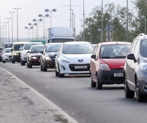 26.04.2018., Zagreb - Sudar dva osobna automobila i kamiona s prikolicom na Ljubljanskoj aveniji u smjeru istoka nakon Jankomirskog mosta. 

Photo: Luka Stanzl/PIXSELL