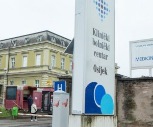 27.11.2018., Osijek - Gradonacelnik Ivan Vrkic s ravnateljem KBC Osijek doc. dr.sc. Zeljkom Zupcicem i suradnicima obisao je prostorije Klinike za ginekologiju i opstetriciju obnovljene novcem koji je donirao Grad Osijek i to u iznosu od 100 000 kuna.

Photo: Dubravka Petric/PIXSELL