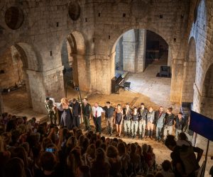 28.07.2019., Tvrdjava Lovrjenac, Dubrovnik - Na tvrdjavi Lovrjenac premijerno izvedena predstava Hamlet u reziji Paola Magellija.
Photo: Grgo Jelavic/PIXSELL