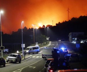 28.07.2019.,Sibenik - Borba sa vatrenom stihijomu Bilicama i okolnim zaseocima trajala je cijelu noc.Vatrogasci,hrvatska vojska,policija i gradjani dali su sve od sebe kako bi vatrenu stihiju stavili pod kontrolu.
Photo: Dusko Jaramaz/PIXSELL