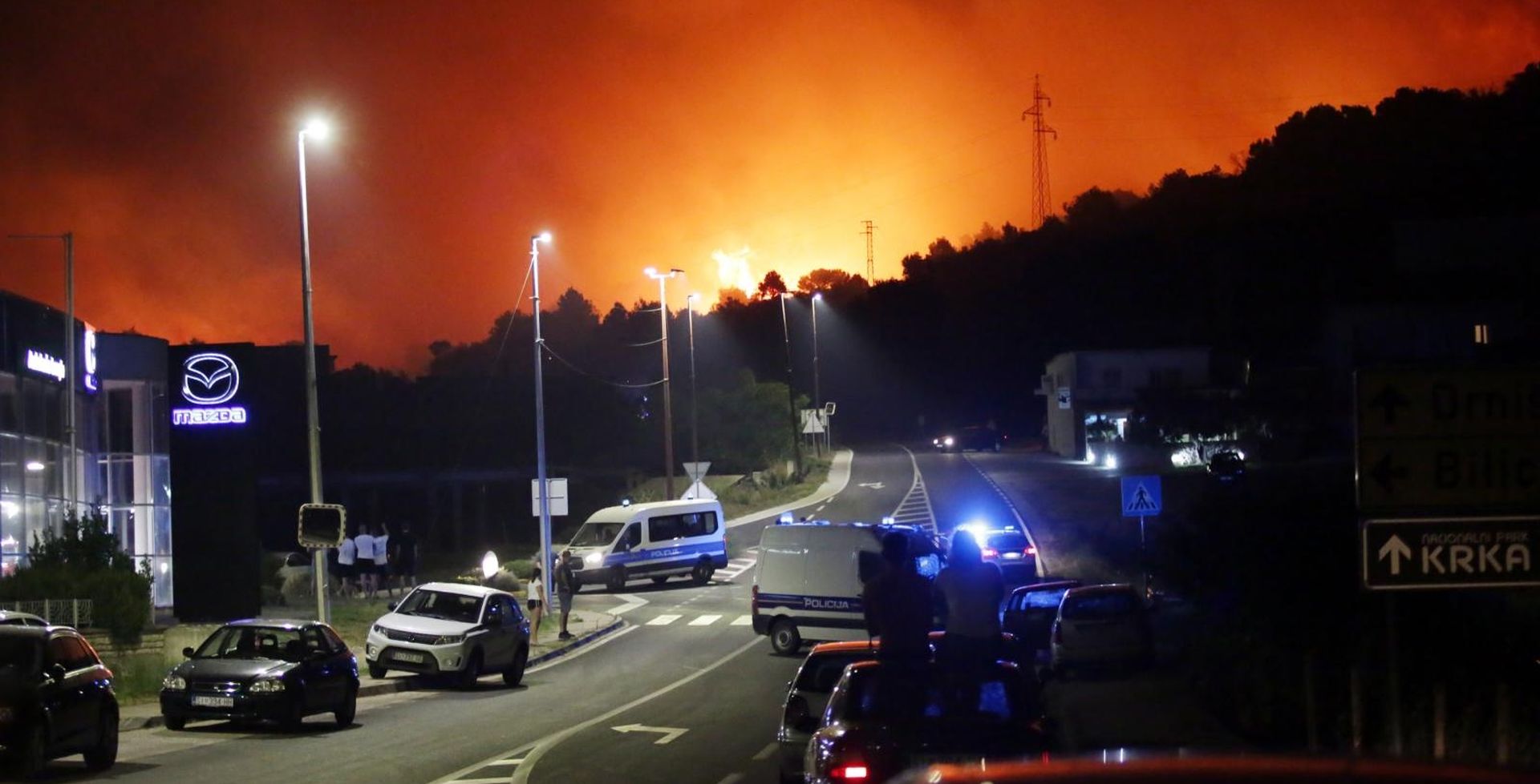 28.07.2019.,Sibenik - Borba sa vatrenom stihijomu Bilicama i okolnim zaseocima trajala je cijelu noc.Vatrogasci,hrvatska vojska,policija i gradjani dali su sve od sebe kako bi vatrenu stihiju stavili pod kontrolu.
Photo: Dusko Jaramaz/PIXSELL