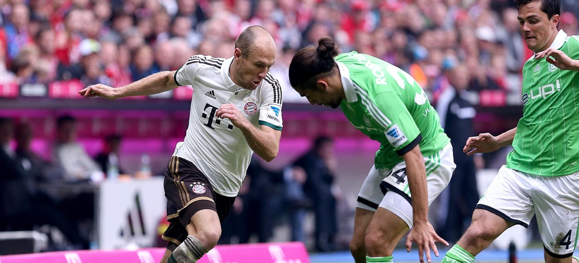 28.09.2013., Allianz Arena, Muenchen, Njemacka - 7. kolo Bundeslige, FC Bayern Muenchen - VfL Wolfsburg 1-0. Arjen Robben, Ricardo Rodriguez, Marcel Schafer. 
Photo: Goran Stanzl/PIXSELL