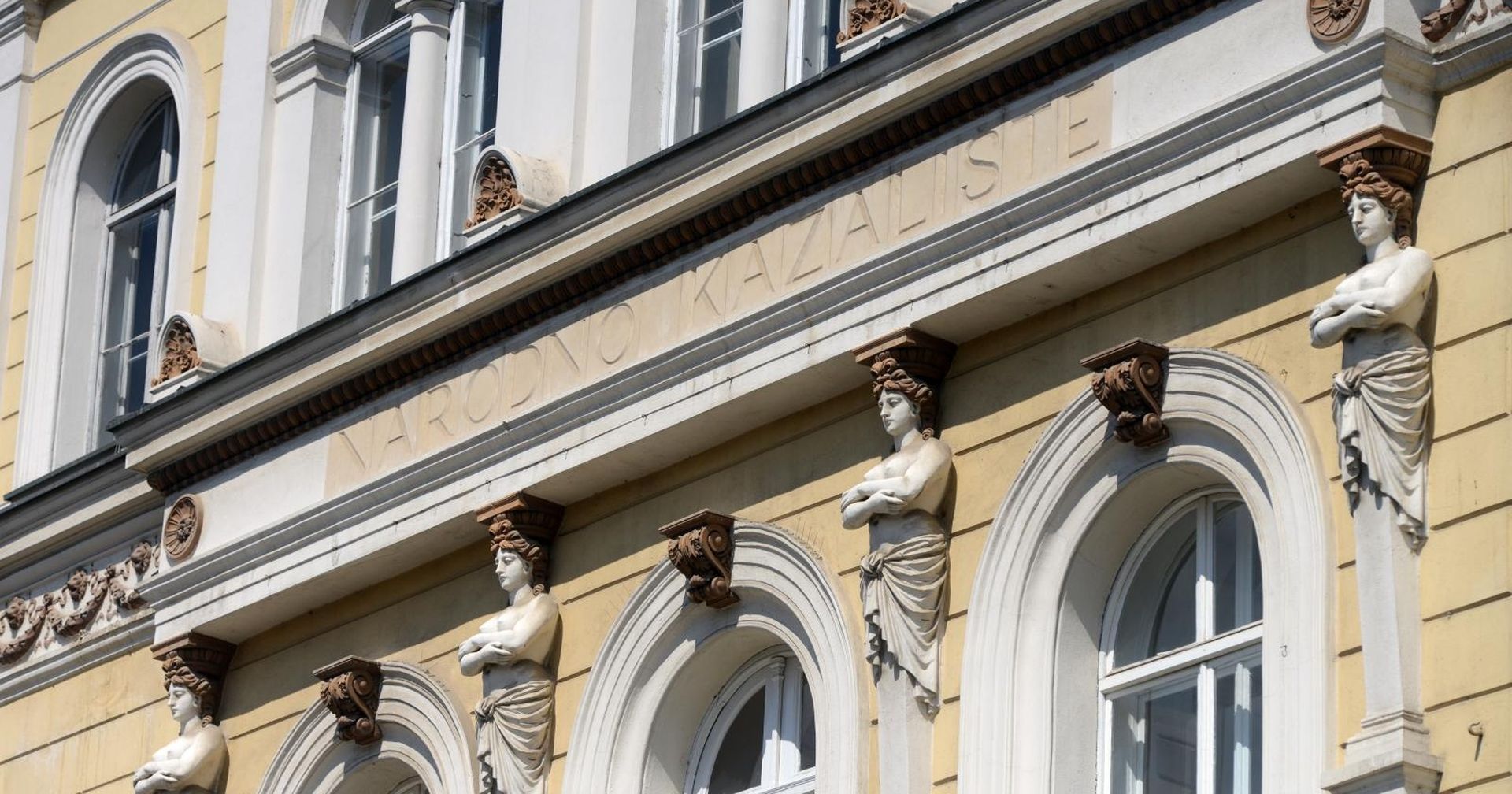 29.04.2015. Varazdin - Zgrada Hrvatskog narodnog kazalista u Varazdinu izgradjena je 1873 godine prema projektu  cuvenog beckog arhitekta Hermanna Helmera. Do 1945. u Varazdinu su djelovali mnogi veliki hrvatski glumci, pjevaci i redatelj. 2013. godine Ministarstvo kulture Hrvatskom narodnom kazalistu u Varazdinu dodijeljuje nacionalni status
Photo: Marko Jurinec/PIXSELL